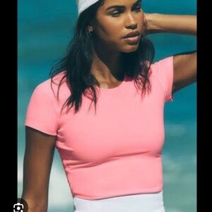 Alo NEON BUBBLEGUM finesse cropped top